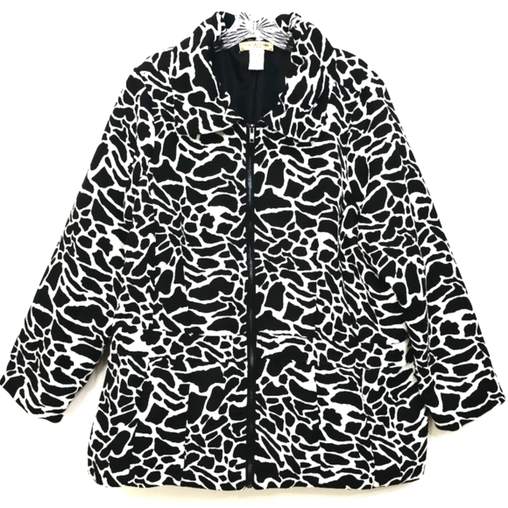 Ecologie Black /White Quilted  Abstract Animal Print  Longsleeve Blazer